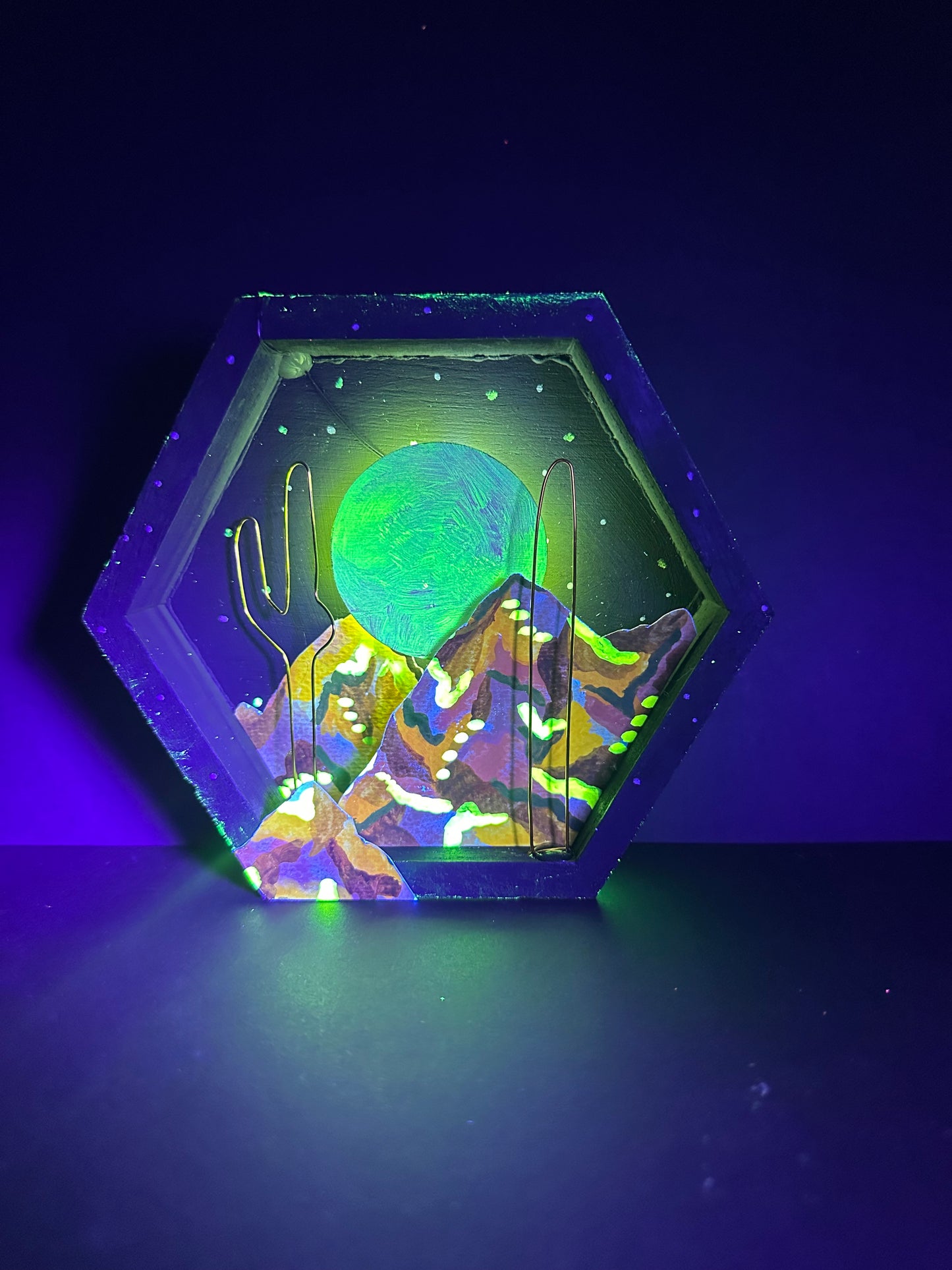 "Luna de neón n.º 1" caja de sombra iluminada
