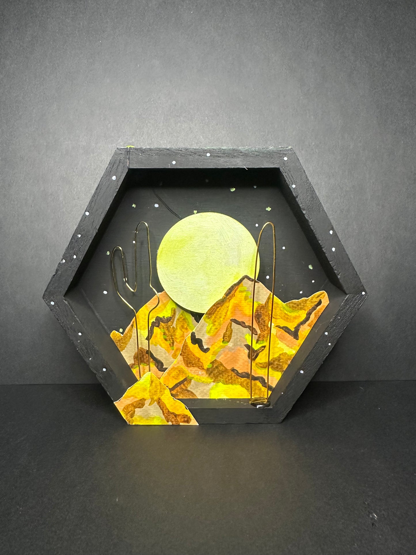 "Luna de neón n.º 1" caja de sombra iluminada