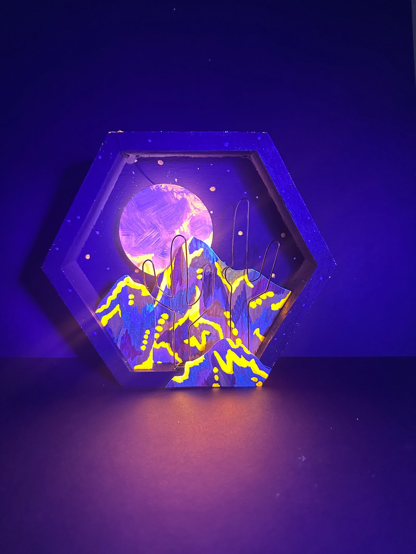 "Luna de Neón #3" Caja de sombras iluminada