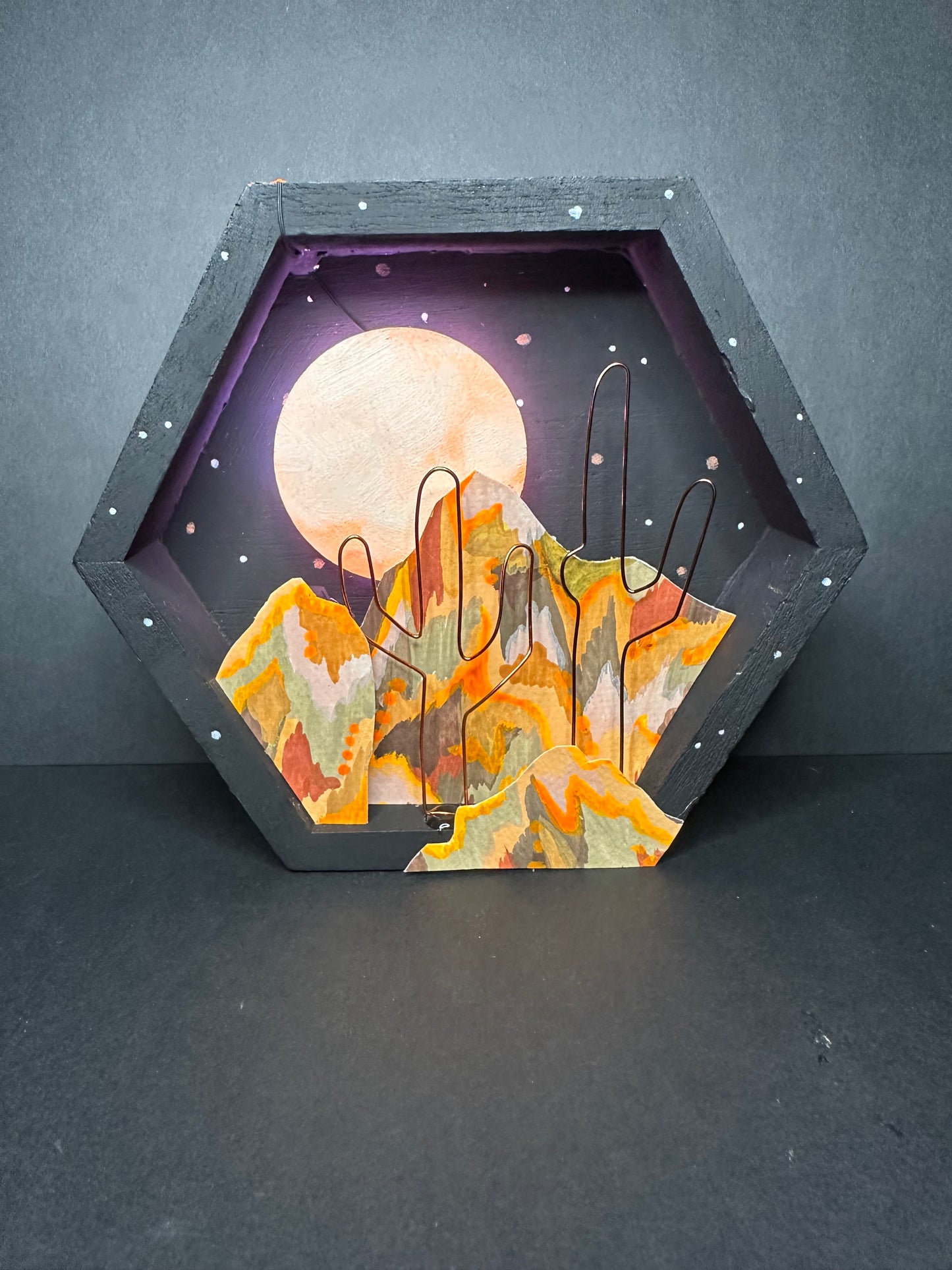"Luna de Neón #3" Caja de sombras iluminada